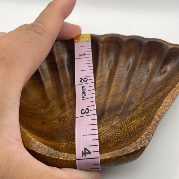 Small Wooden Clam Shell Shaped Dish or Trinket Tray (C) - Picture 4 of 6